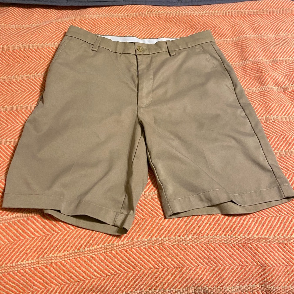 Men’s golf shorts
